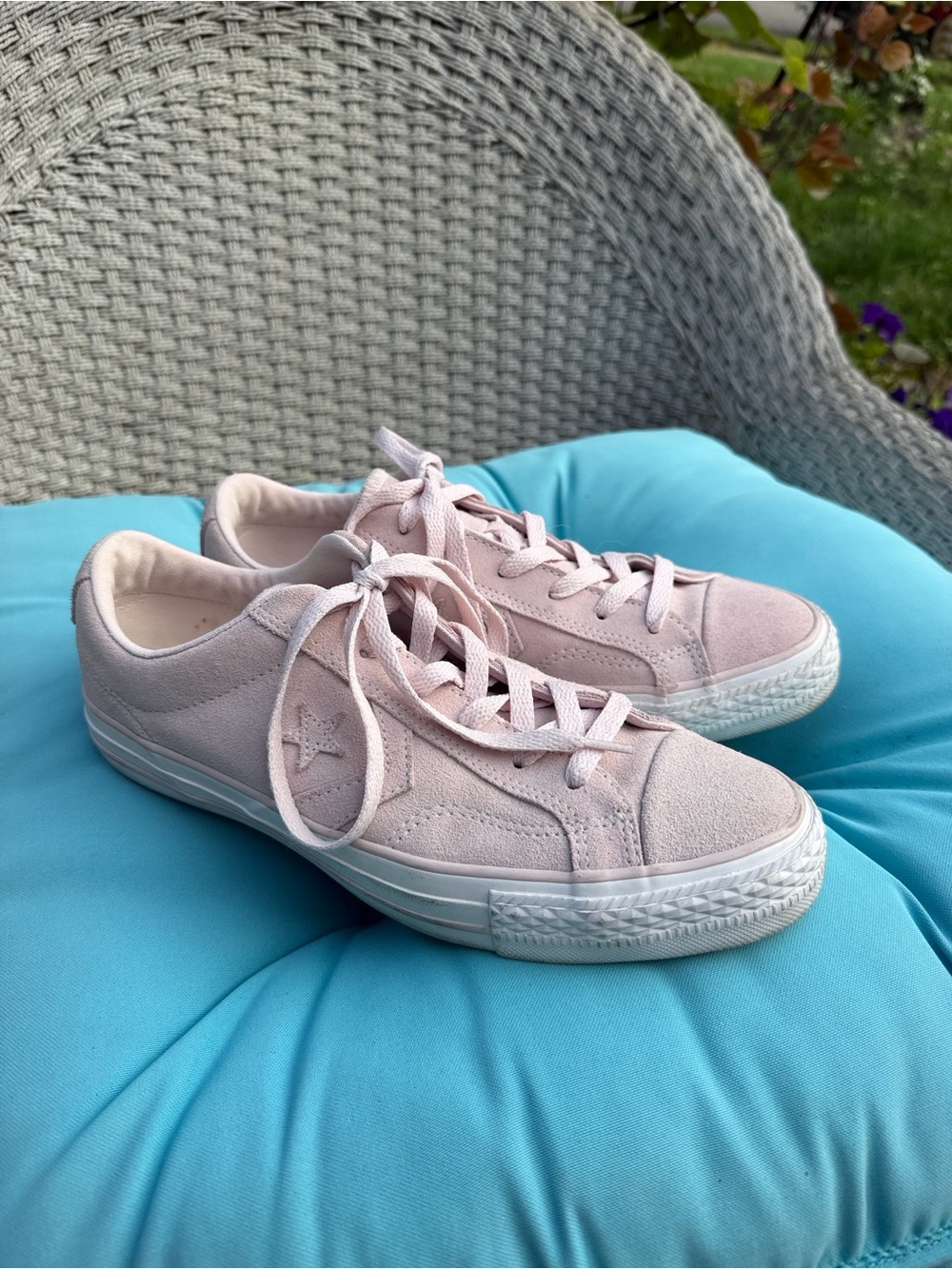 Converse Women's Light Pink Suede Low-Top Sneakers size 9